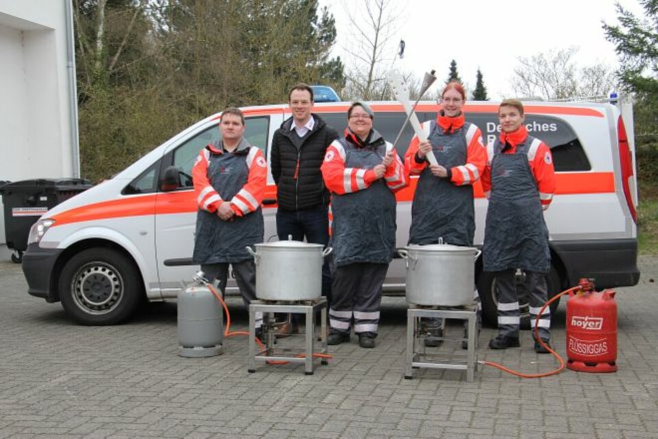 Fackellauf_LVHessen_KVWitzenhausen3 Ehrenamtliche des KV Witzenhausen mit der DRK-Fackel