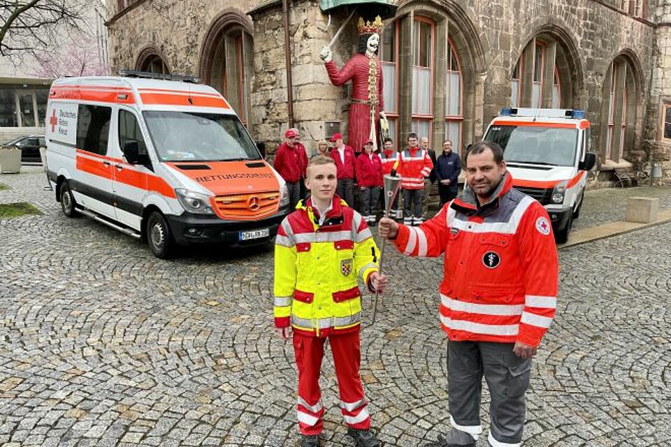 Fackellauf_LVThueringen_KVNordhausen Ehrenamtliche des KV Nordhausen mit der DRK-Fackel