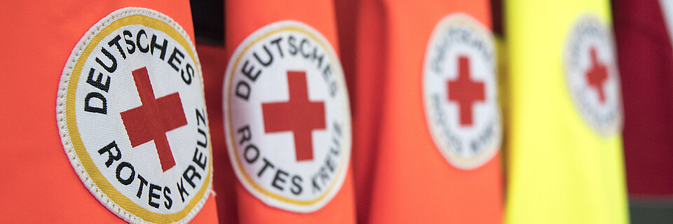 DRK-Logo auf Einsatzjacken Foto: DRK-Logo auf Einsatzjacken