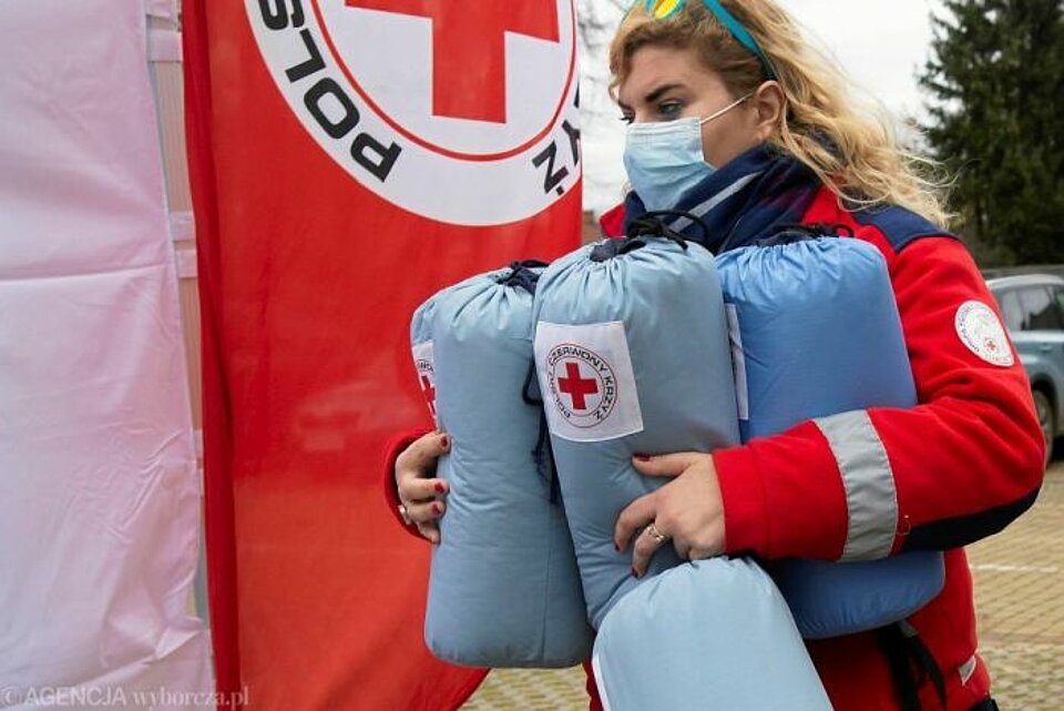 Das Polnische Rote Kreuz unterstützt Migranten an der Grenze zu Belarus Das Polnische Rote Kreuz unterstützt Migranten an der Grenze zu Belarus