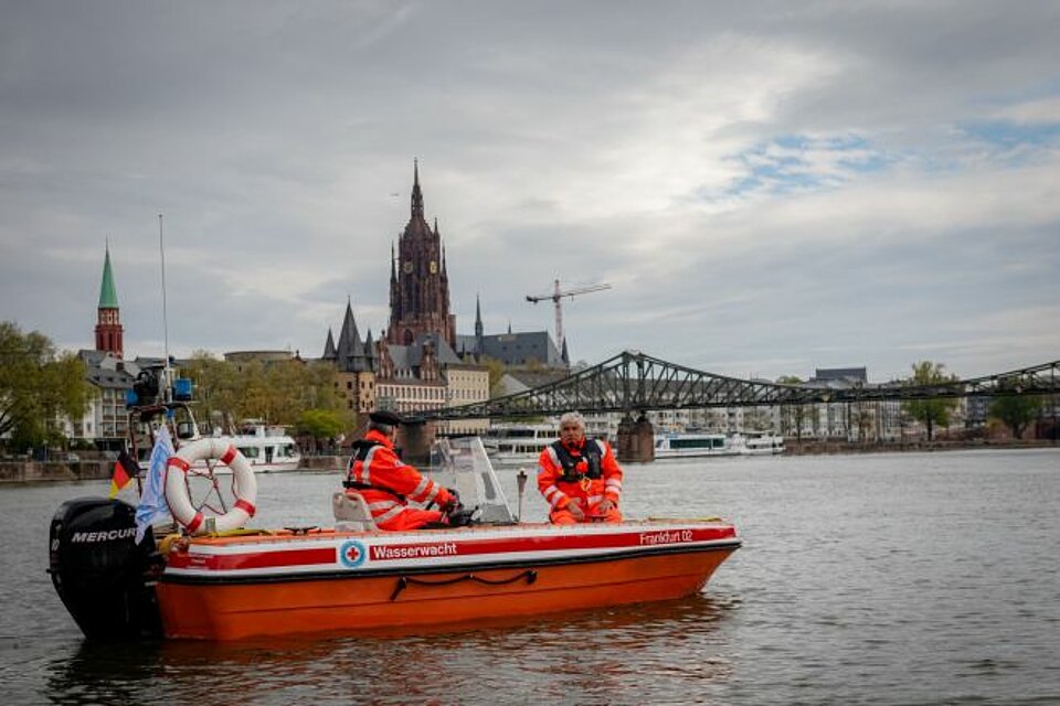 Fackellauf_LVHessen_KVFFaM4 DRK-Fackel beim KV Frankfurt am Main