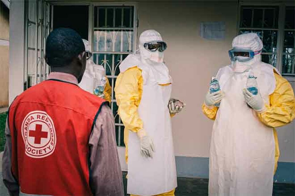 Uganda Ebola Epidemie Rotkreuzhelfer im Kampf gegen Ebola 2015