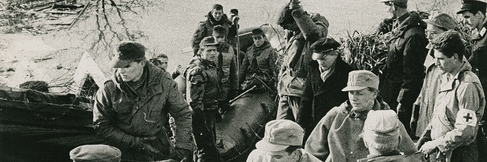 DRK-Einsatz Sturmflut 1962 Eine Helfergruppe nach der Sturmflut 1962