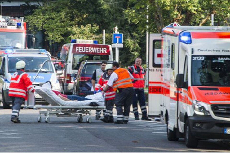 Großeinsatz Krankenhaus Kooperation mehrerer BOS bei der Evakuierung eines Krankenhauses