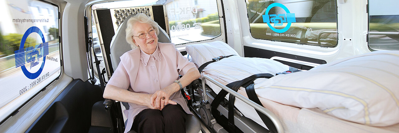Krankentransport in Ihrer Nähe Ältere Frau im Krankentransport