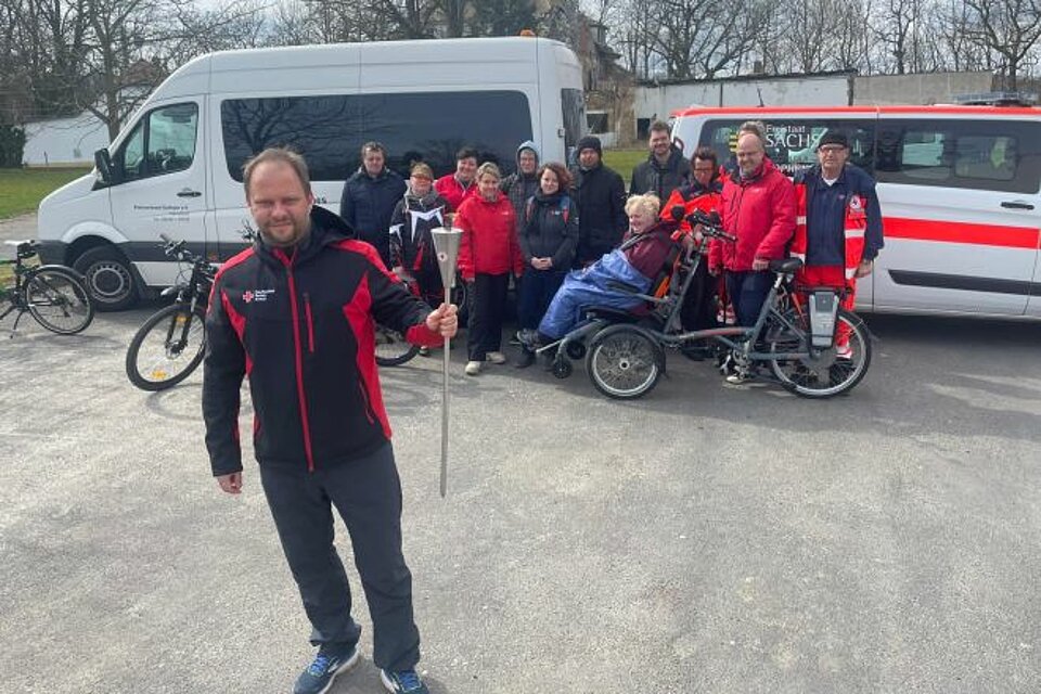 Fackellauf_LVSa_KVGeithain2 Ehrenamtliche des KV Geithain mit der DRK-Fackel