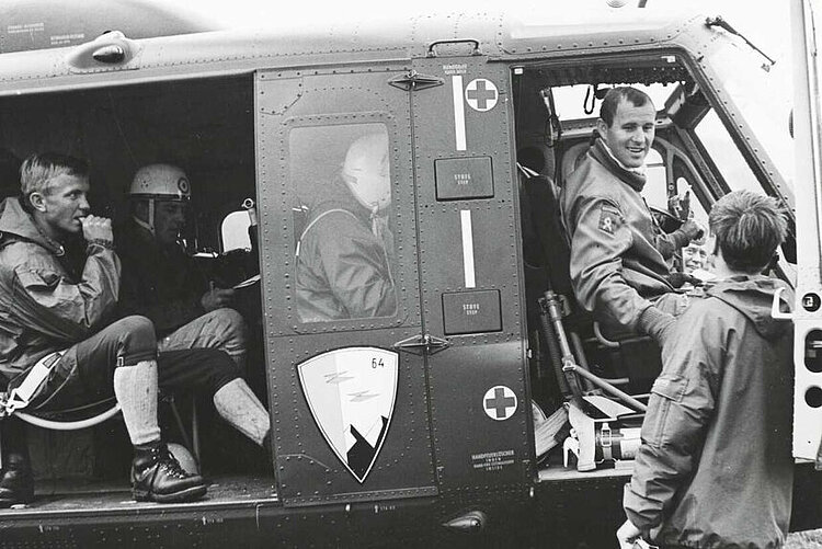 Bergwacht und Piloten der Bundeswehr starten zu einem Navigationsflug in die Allgäuer Berge (Archiv Bergecho / DRK)