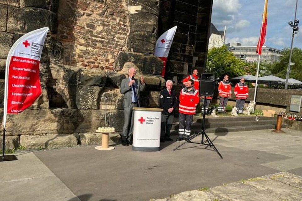 Fackellauf_LVRLP_KVTrier2 Ehrenamtliche des KV Trier mit der DRK-Fackel