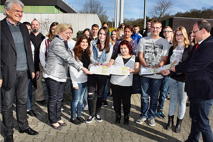 DRK-Spendenaktion der Schule am Schloss in Liebenburg DRK-Spendenaktion der Schule am Schloss in Liebenburg
