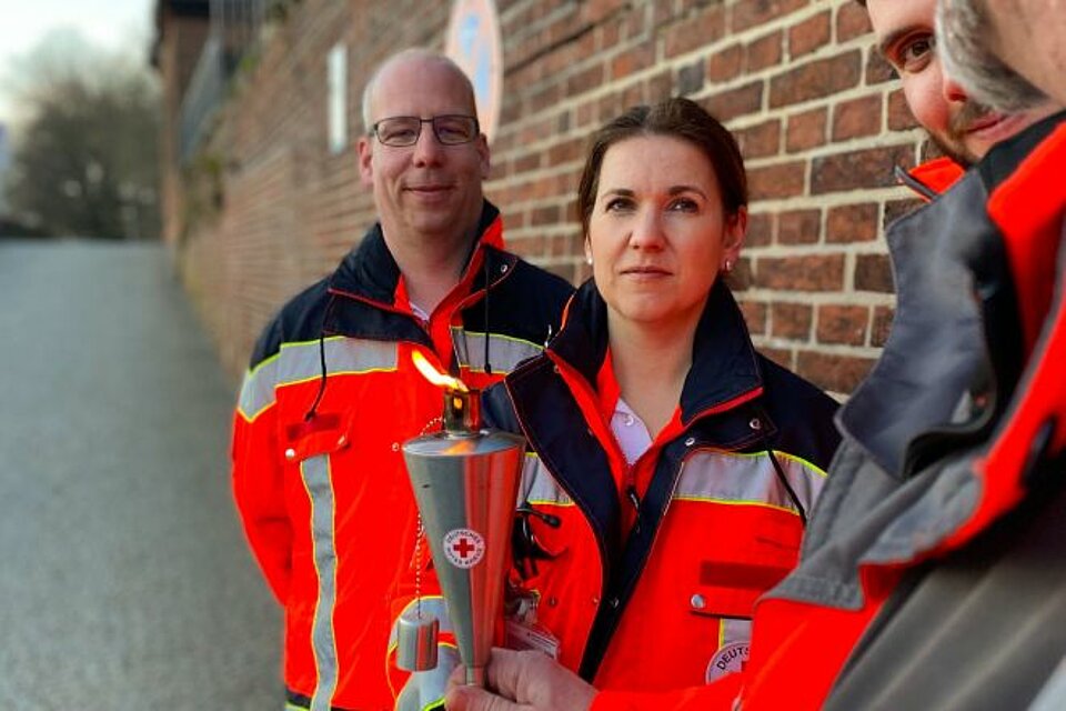 Fackellauf_LVBremen2 Ehrenamtliche des LV Bremen mit der DRK-Fackel