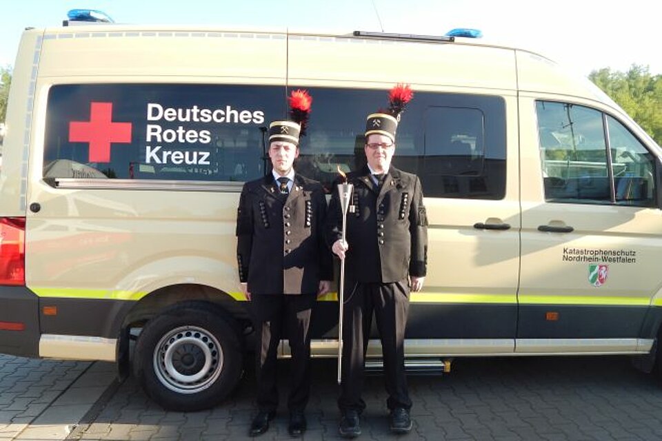 Fackellauf_LVWL_KVGladbeck1 Ehrenamtliche des KV Gladbeck mit der DRK-Fackel