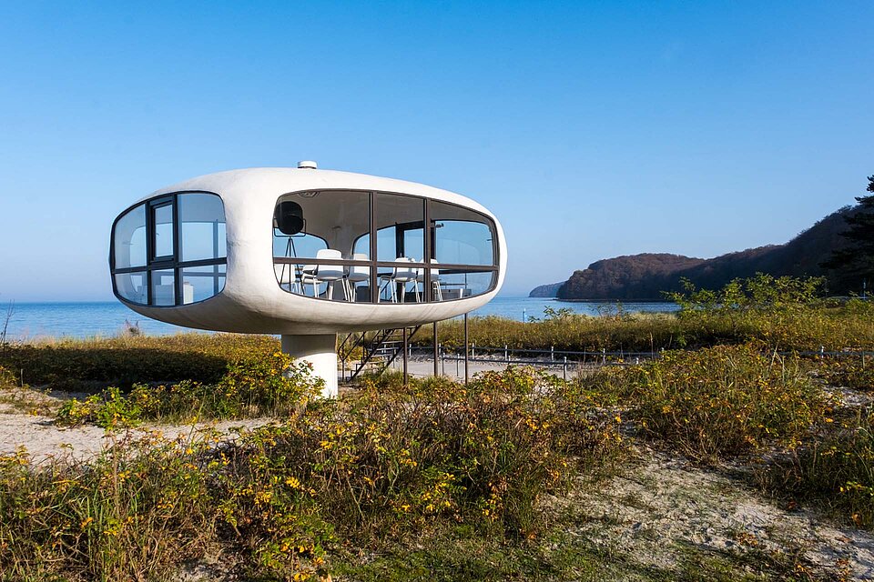 ehemalige Wasserrettungswache Binz Ufoähnliches Kleingebäude am Strand in Binz