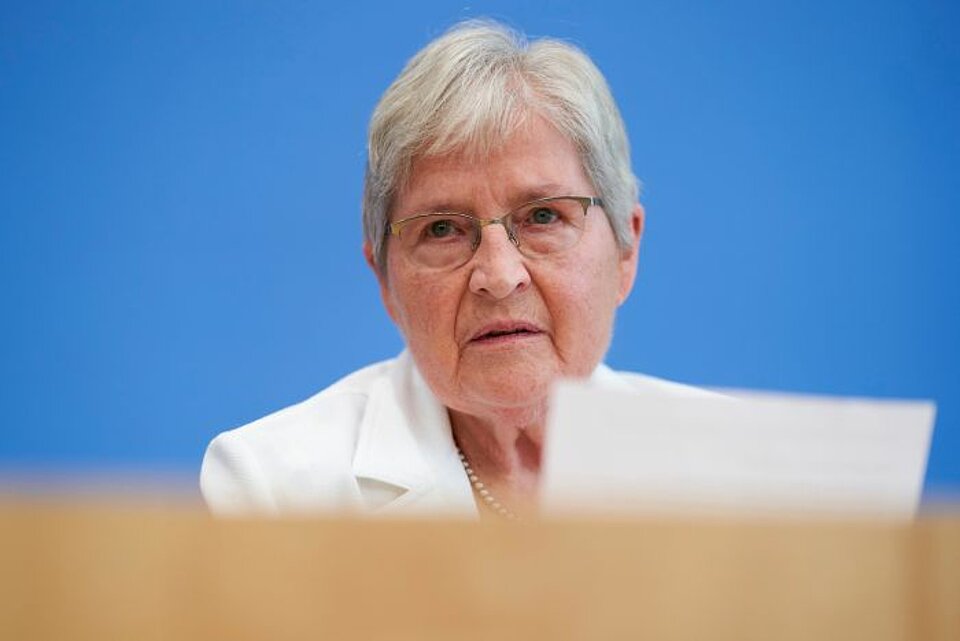 Heidi Büttner konnte das Schicksal ihres Vaters klären Die Arbeit des Suchdienstes klärt Schicksale aus dem Zweiten Weltkrieg