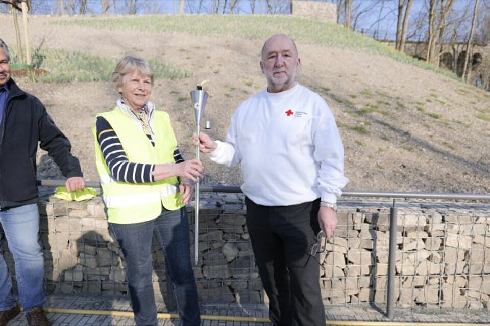 Fackellauf_LV_NieSa_KV_Goettingen-Northeim2 Ehrenamtliche des KV Göttingen-Northeim mit der DRK-Fackel