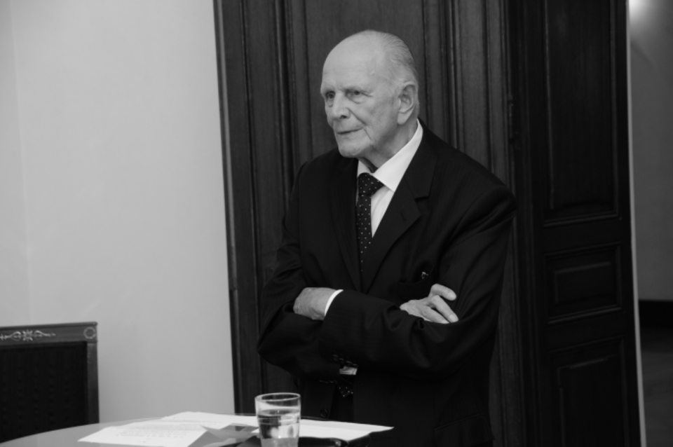 Ehrenmitglied Dr. Helmut Geiger Das DRK trauert um Ehrenmitglied Dr. Helmut Geiger
