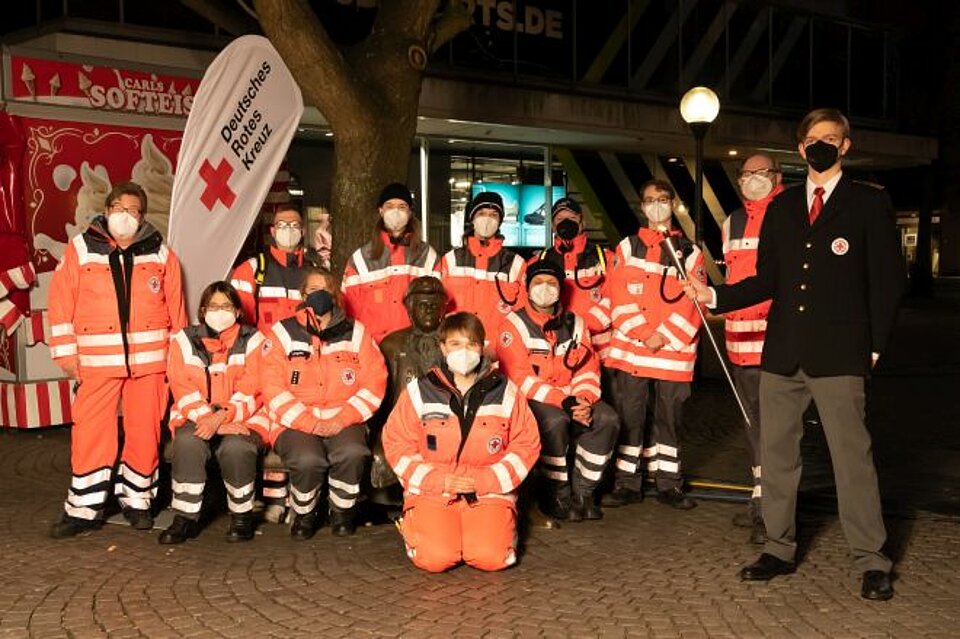 Fackellauf_LV_SH_KV_Kiel3 Ehrenamtliche des KV Kiel mit der DRK-Fackel
