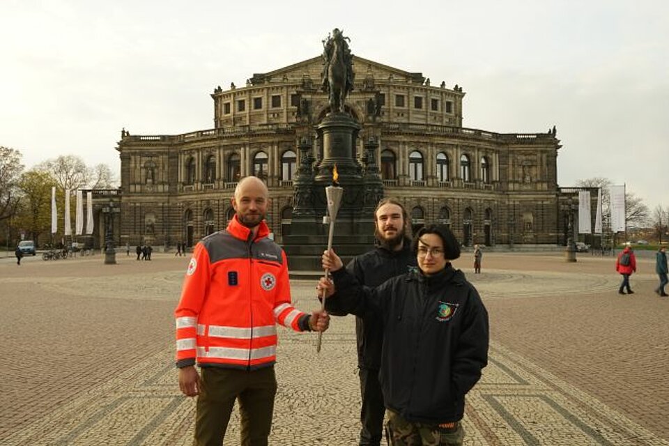 Fackellauf_LVSa_KVDD-KVFreital DRK-Fackel Übergabe von KV Dresden an KV Freital