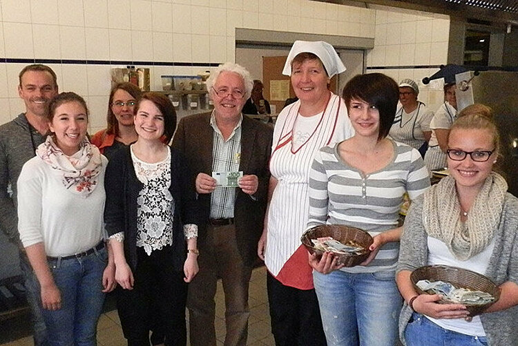 DRK-Spendenaktion des Elly Heuss Gymnasiums DRK-Spendenaktion des Elly Heuss Gymnasiums