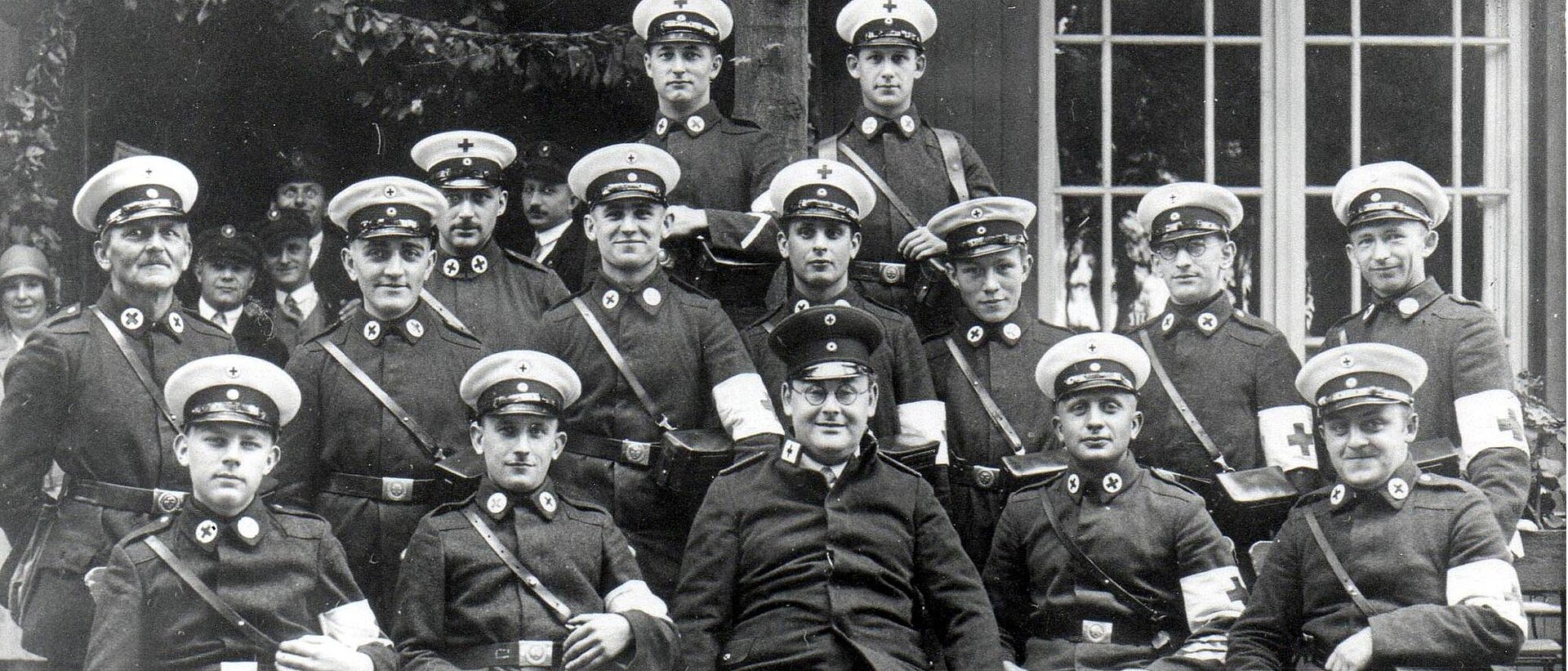 DRK-Sanitätskolonne Berlin-Britz Gruppenbild einer Sanitätskolonne 1932