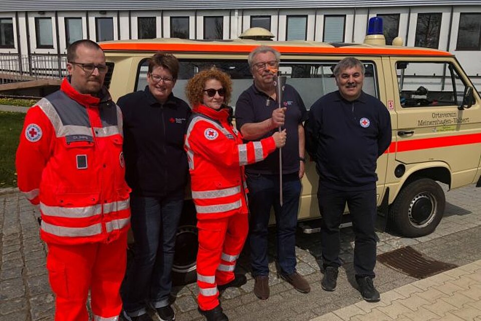 Fackellauf_LV_WL_KVMaerkischerKreis2 Ehrenamtliche des KV Märkischer Kreis mit der DRK-Fackel