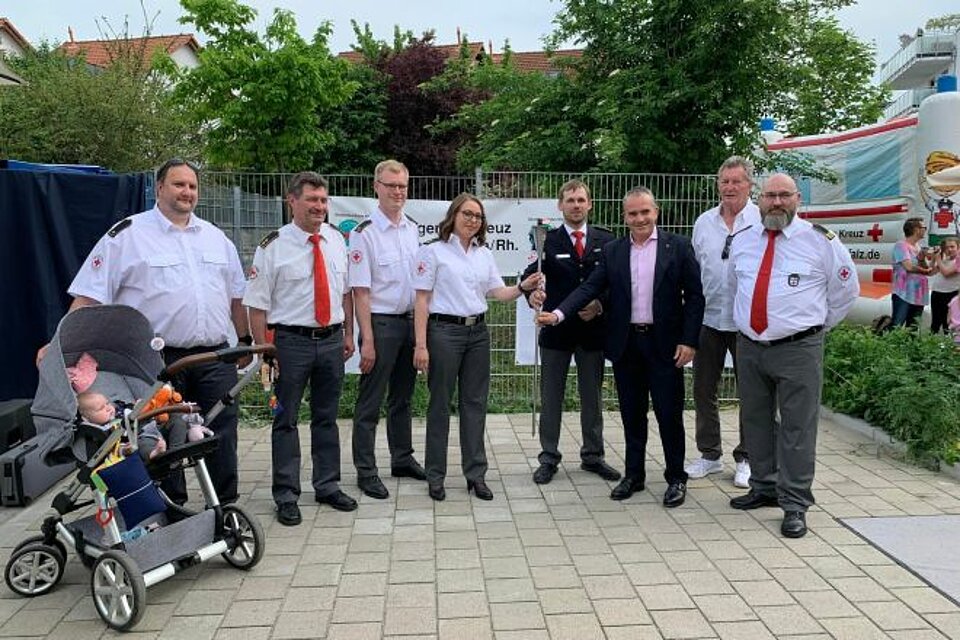 Fackellauf_LVRLP-KVLudwigshafen2 Ehrenamtliche des KV Ludwigshafen mit der DRK-Fackel