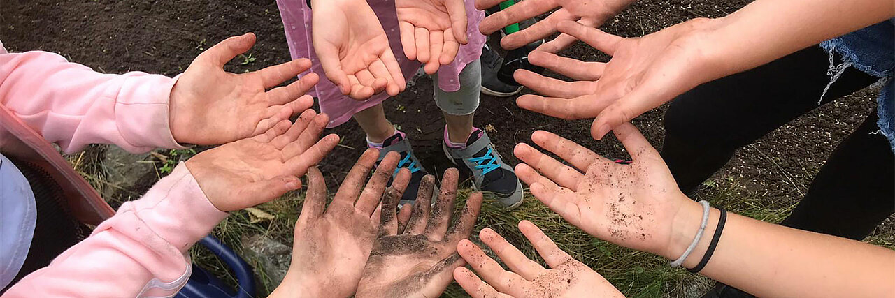 Kinderprojekte in Deutschland Kinderhände