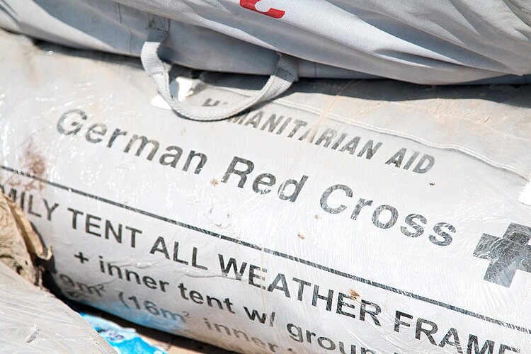 package with temporary shelter
