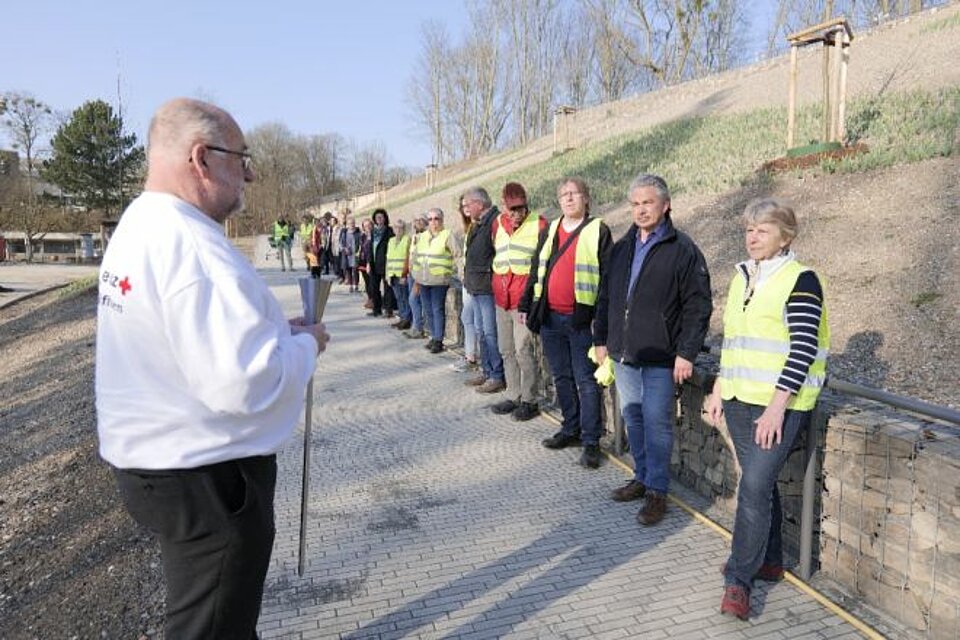 Fackellauf_LV_NieSa_KV_Goettingen-Northeim1 Ehrenamtliche des KV Göttingen-Northeim mit der DRK-Fackel