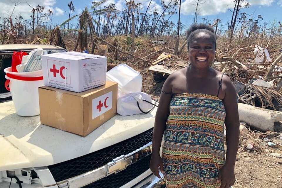 Verteilung von Hilfsgütern auf den Bahamas Rotkreuz-Hilfe nach Zyklon Idai