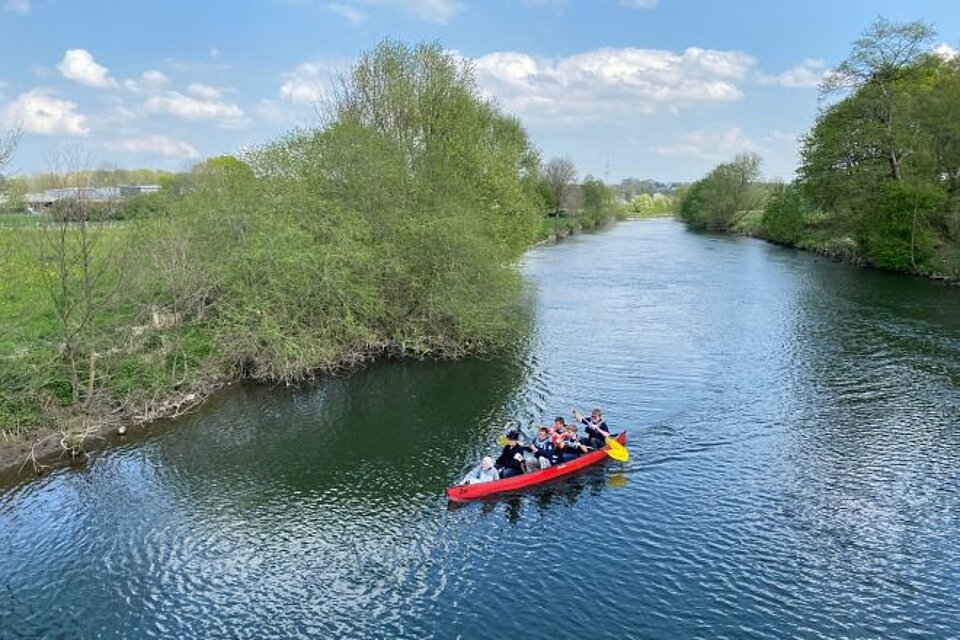 Fackellauf_LV_WL_KVUnna_Boot Ehrenamtliche des KV Unna mit der DRK-Fackel