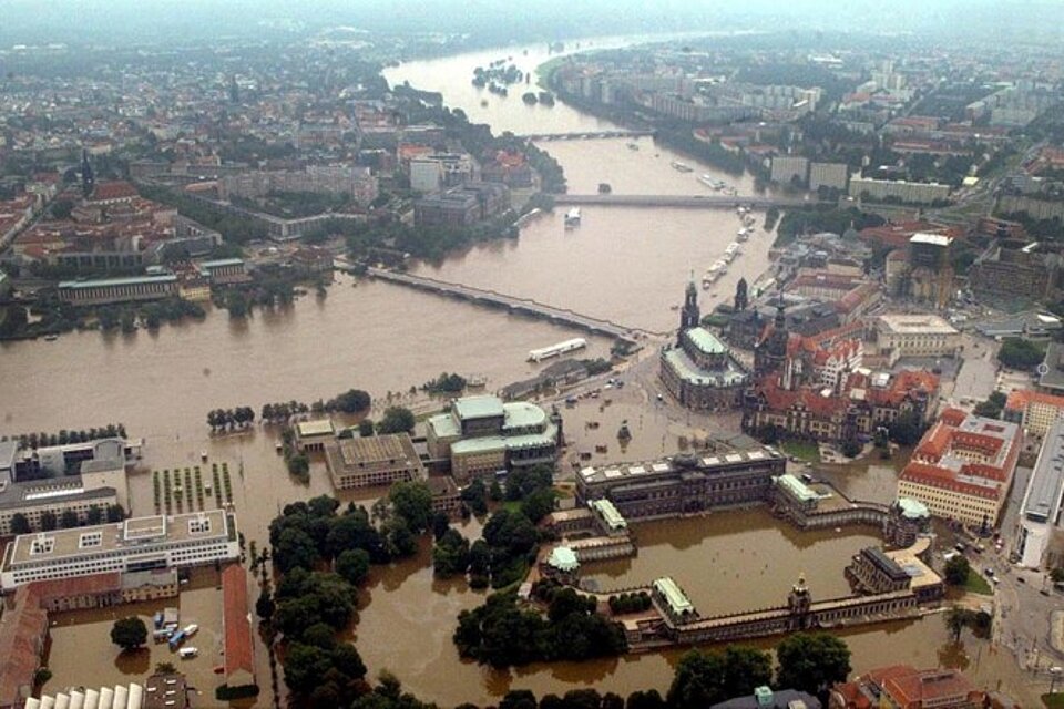Hochwasser in Dresden Luftbild vom Hochwasser in Dresden