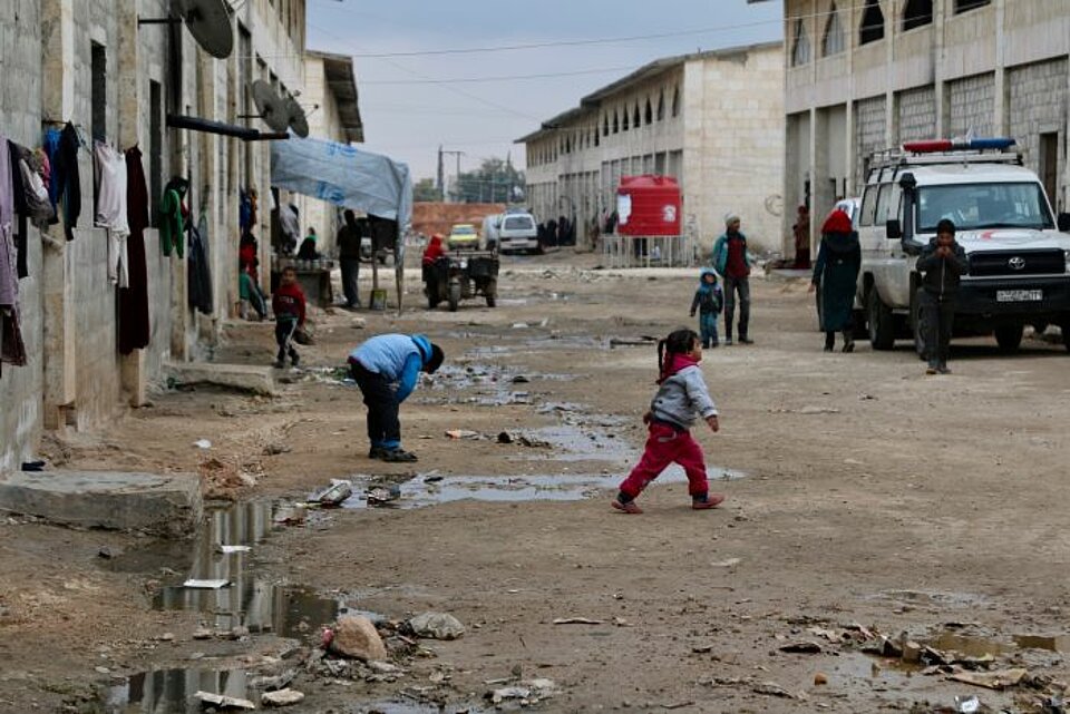 Straßenszene in Aleppo mit Kindern