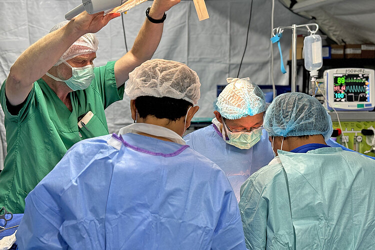 Operateure im Feldkrankenhaus in Rafah 