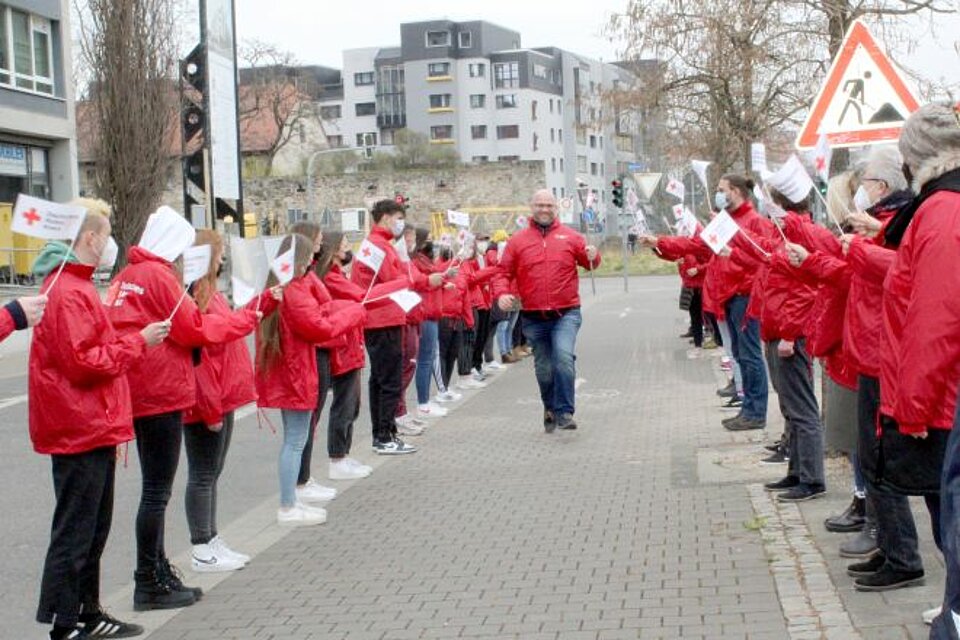 Fackellauf_LVSa-A_LVinHalle DRK-Fackel beim LV Sachsen-Anhalt