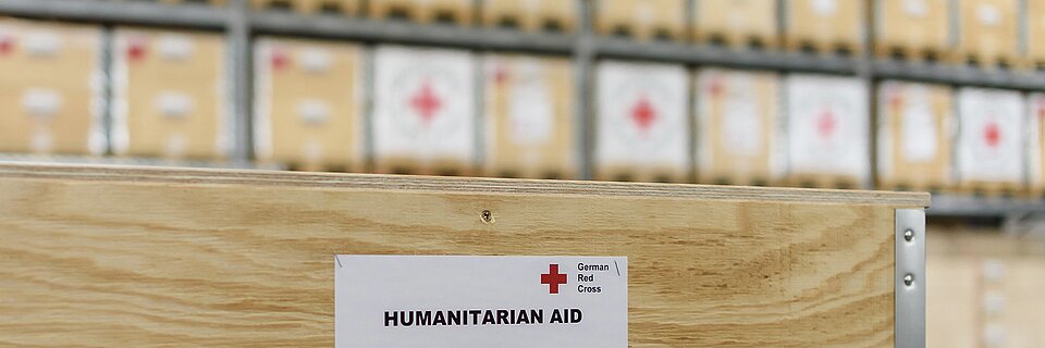 DRK-Hilfsgüter Foto: DRK-Hilfsgüter in Holzkisten