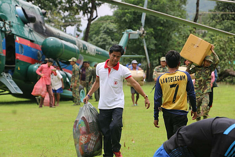 Hilfe in Laos zur Katastrophenabwehr Katastrophenhilfe in Laos mit Hilfe von Spenden