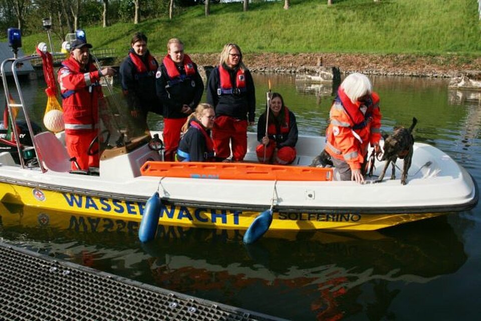 Fackellauf_LVWL_KVRecklinghausen4 Ein Stück des Weges nach Solferino mit dem Rettungsboot „Solferino“ der Wasserwacht Datteln LWL-Industriemuseum Schiffshebewerk Henrichenburg