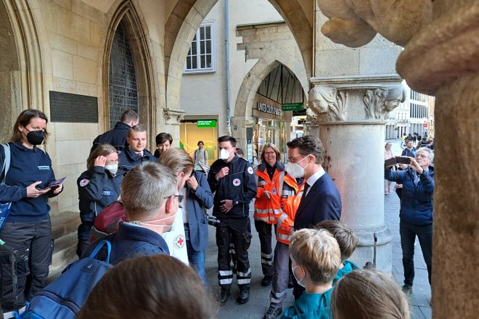 Fackellauf_LVWL_LVHerford3 Ehrenamtliche des KV Herford-Land mit der DRK-Fackel
