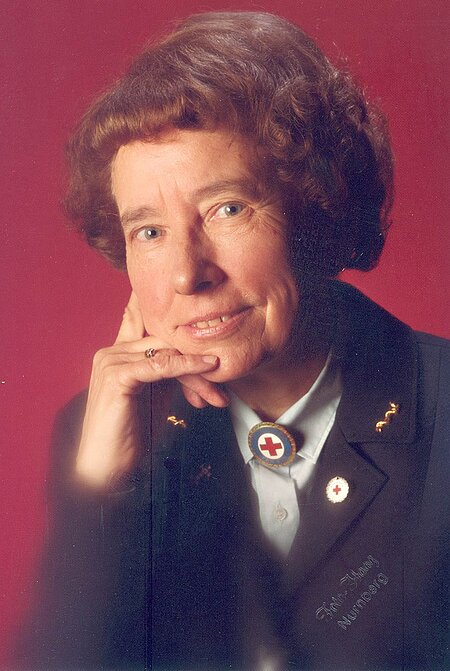 Dr. Hanna Fischer Portrait von Hanna Fischer im Kostüm