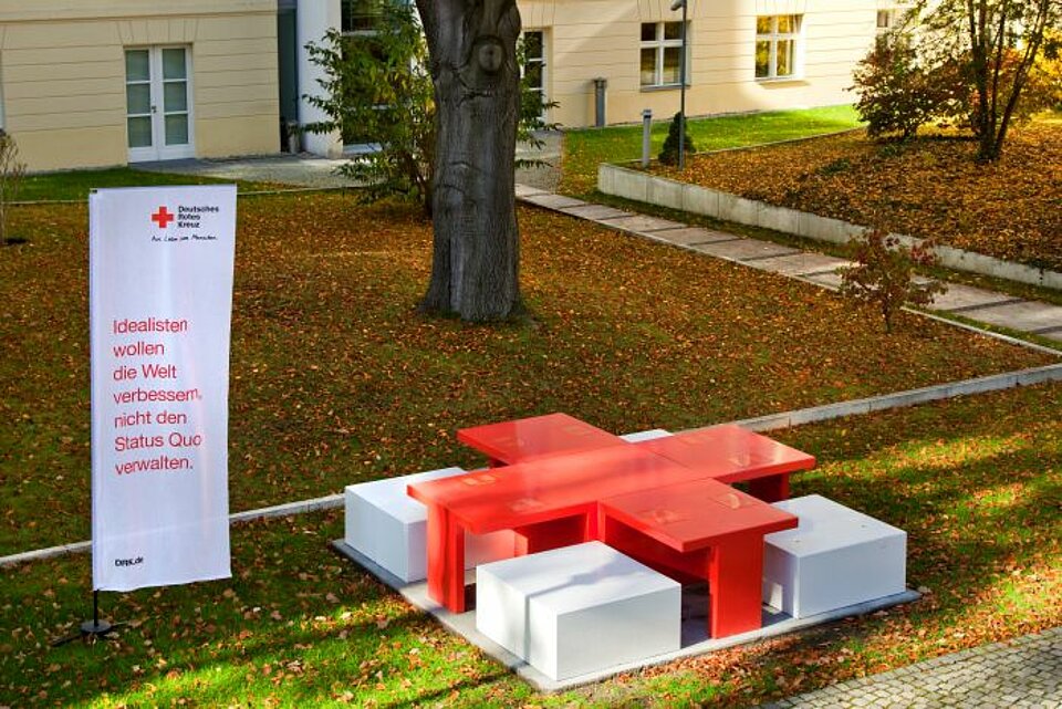 Corona-Hilfsprojekte in der Pflege und Altenhilfe Corona-Hilfsprojekte des DRK für die Hospizarbeit