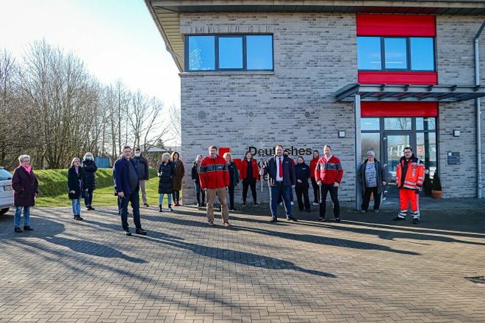 Fackellauf_LV_SH_KV_Schleswig-Flensburg1 Ehrenamtliche des KV Schleswig-Flensburg mit der DRK-Fackel