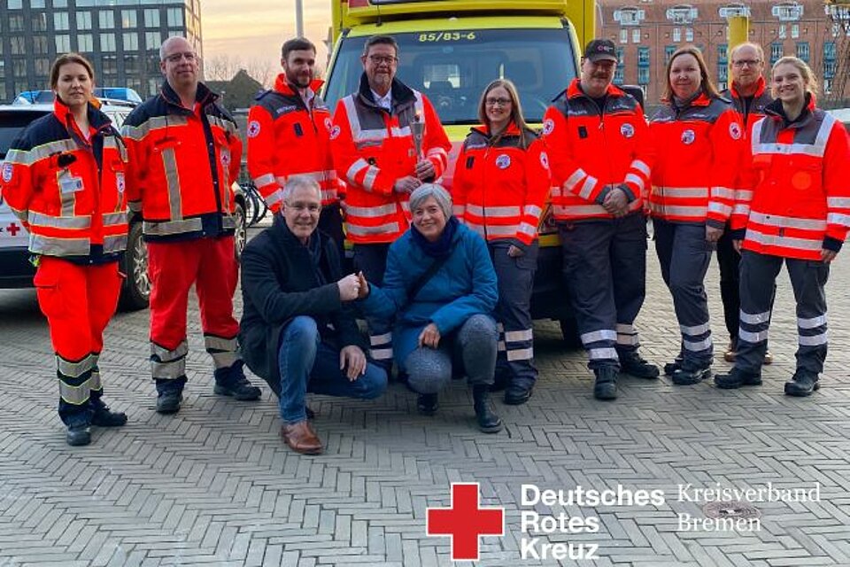 Fackellauf_LVBremen1 Ehrenamtliche des LV Bremen mit der DRK-Fackel