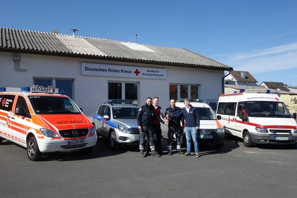 Fackellauf_LVHessen_KVDieburg Ehrenamtliche des KV Dieburg mit der DRK-Fackel