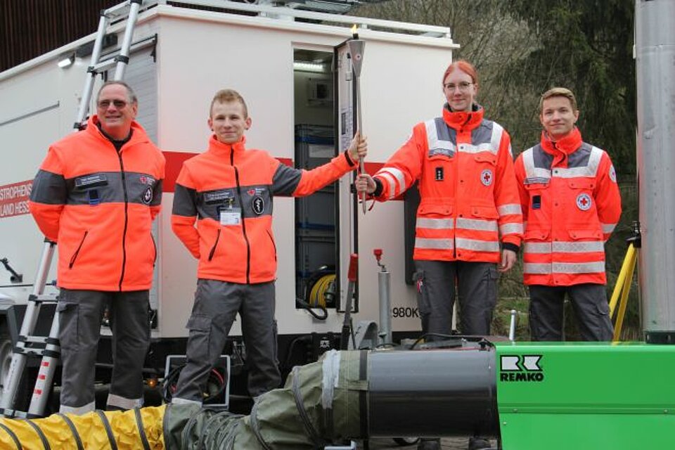 Fackellauf_LVHessen_KVWitzenhausen1 Ehrenamtliche des KV Witzenhausen mit der DRK-Fackel