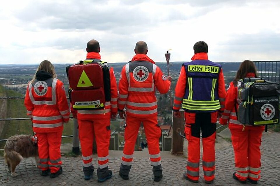Fackellauf_LVSa_KVDresdenLand_Spitzhaustreppe DRK-Fackel beim KV Dresden-Land an der Spitzhaustreppe