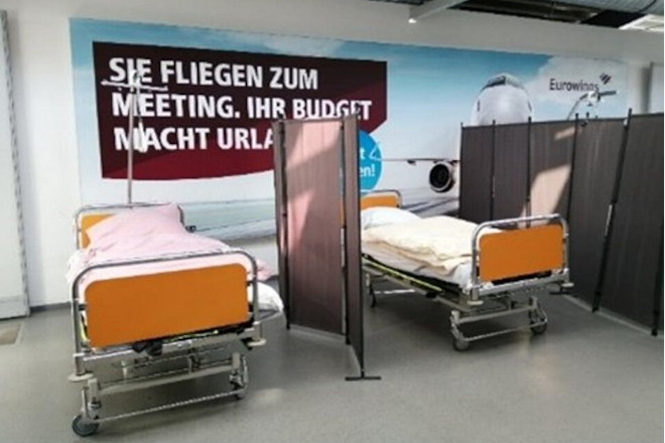 Ankunftszentrum Zwei Betten mit Zwischenwand