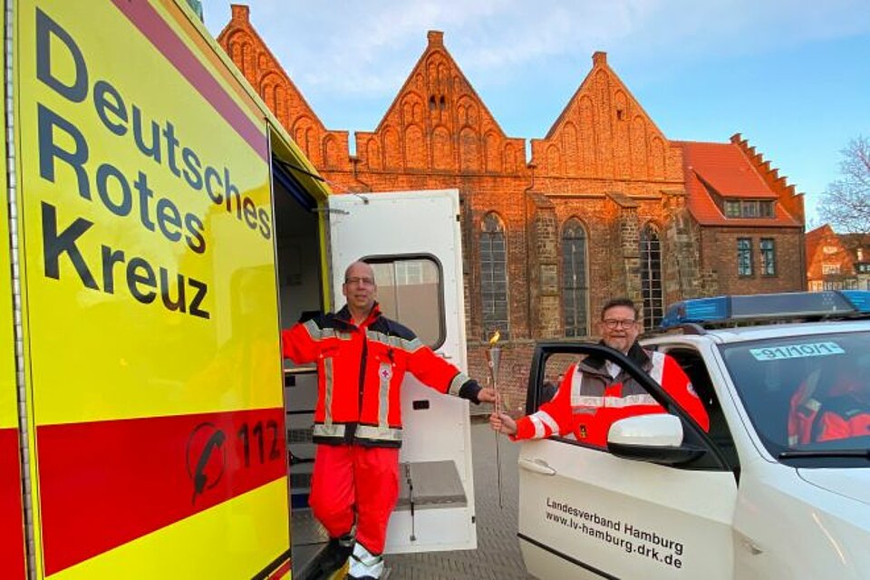 Fackellauf_LVBremen3 Ehrenamtliche des LV Bremen mit der DRK-Fackel