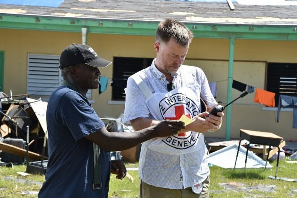 Rotkreuz-Hilfe nach Hurrikan Dorian Rotkreuz-Mitarbeiter nach Hurrukan Dorian auf den Bahamas