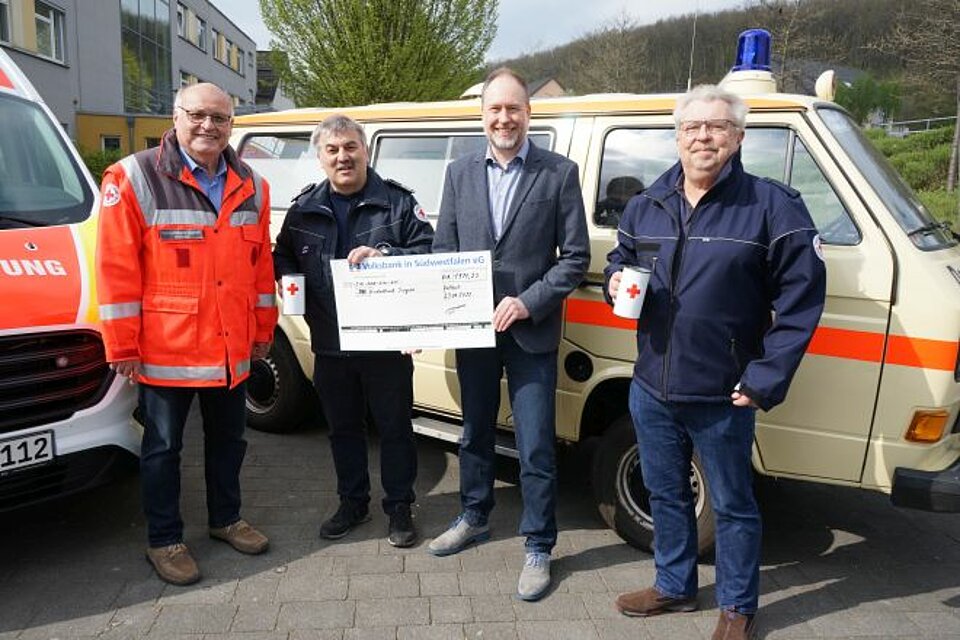 Fackellauf_LV_WL_KVSiegen-WittgensteinScheck DRK-Fackellauf Spendenübergabe Kinderklinik von KV Märkischer Kreis