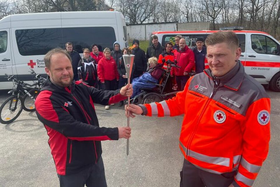 Fackellauf_LVSa_KVGeithain Ehrenamtliche des KV Geithain mit der DRK-Fackel